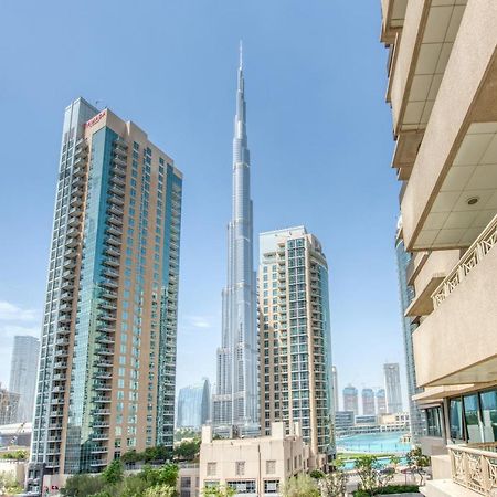 Maison Privee - Radiant Urban Retreat With Iconic Burj Khalifa Vws Dubai Exteriör bild
