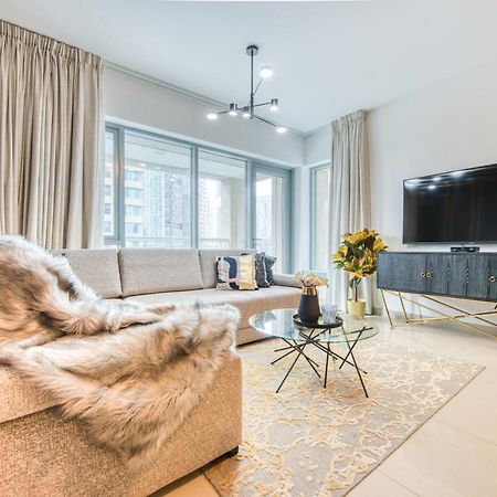 Maison Privee - Radiant Urban Retreat With Iconic Burj Khalifa Vws Dubai Exteriör bild