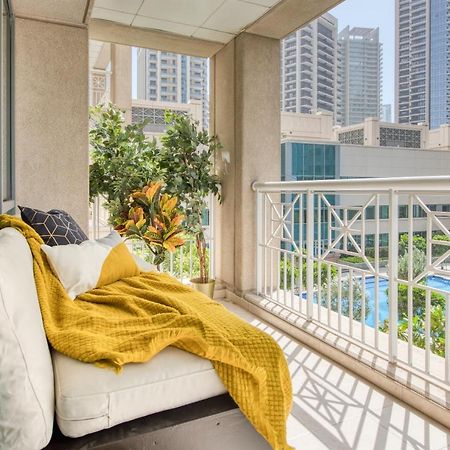 Maison Privee - Radiant Urban Retreat With Iconic Burj Khalifa Vws Dubai Exteriör bild