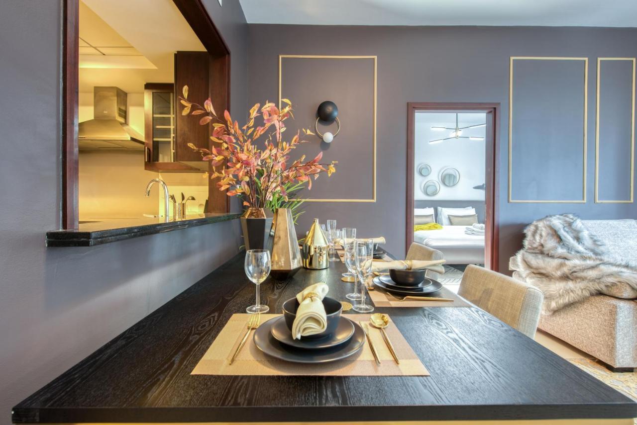 Maison Privee - Radiant Urban Retreat With Iconic Burj Khalifa Vws Dubai Exteriör bild