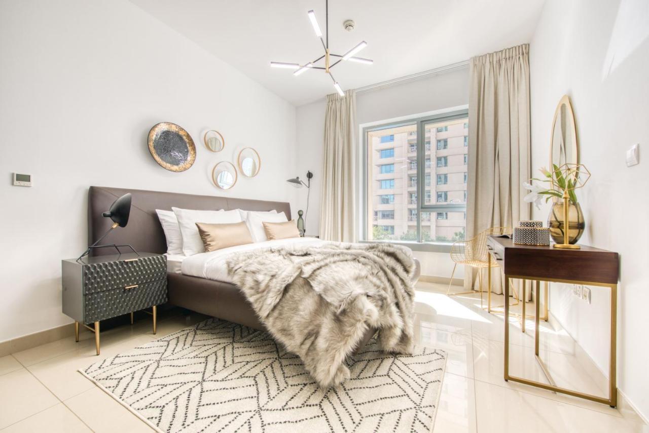 Maison Privee - Radiant Urban Retreat With Iconic Burj Khalifa Vws Dubai Exteriör bild