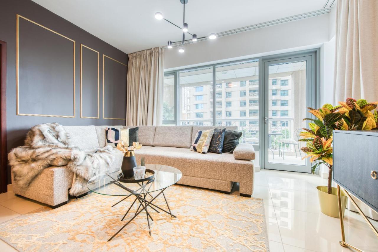 Maison Privee - Radiant Urban Retreat With Iconic Burj Khalifa Vws Dubai Exteriör bild
