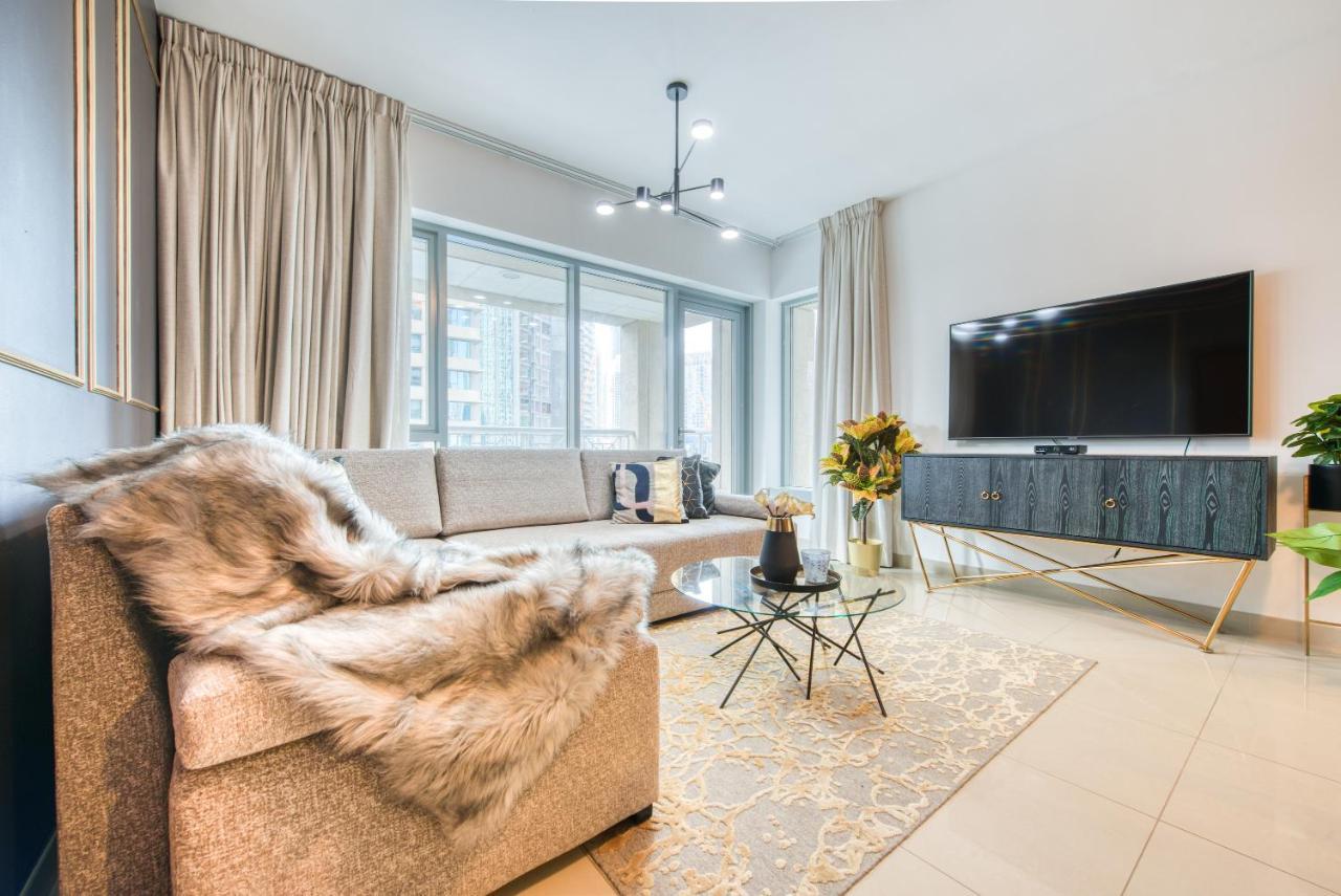Maison Privee - Radiant Urban Retreat With Iconic Burj Khalifa Vws Dubai Exteriör bild