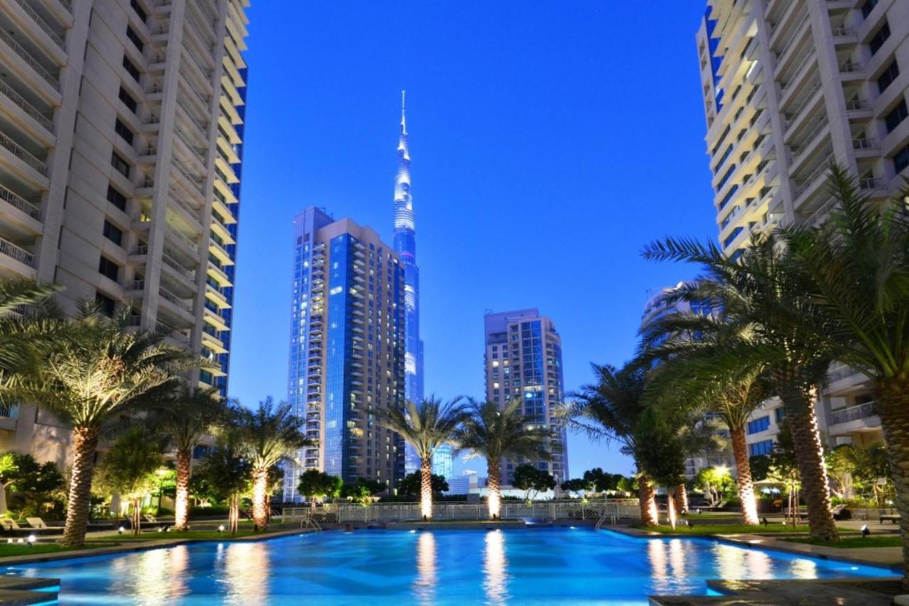 Maison Privee - Radiant Urban Retreat With Iconic Burj Khalifa Vws Dubai Exteriör bild