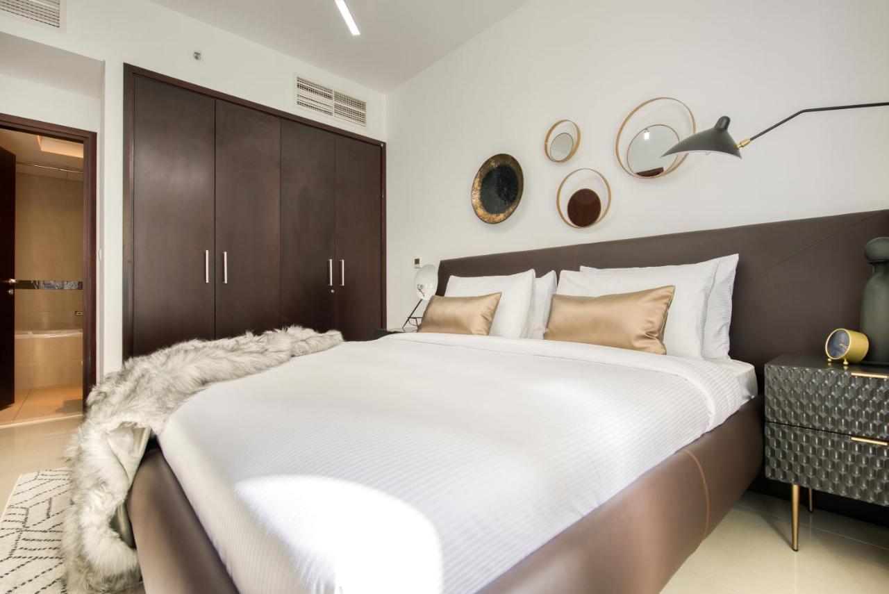 Maison Privee - Radiant Urban Retreat With Iconic Burj Khalifa Vws Dubai Exteriör bild