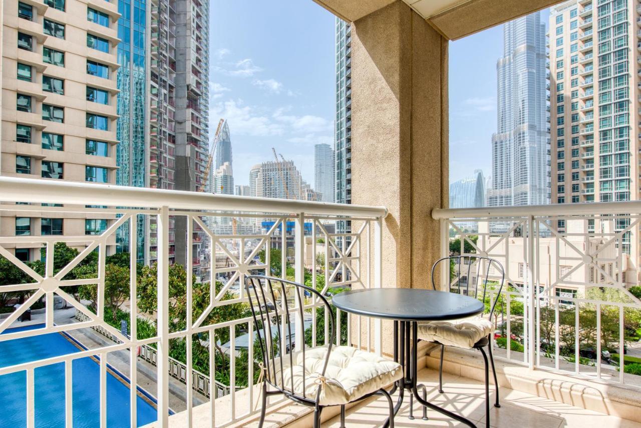 Maison Privee - Radiant Urban Retreat With Iconic Burj Khalifa Vws Dubai Exteriör bild