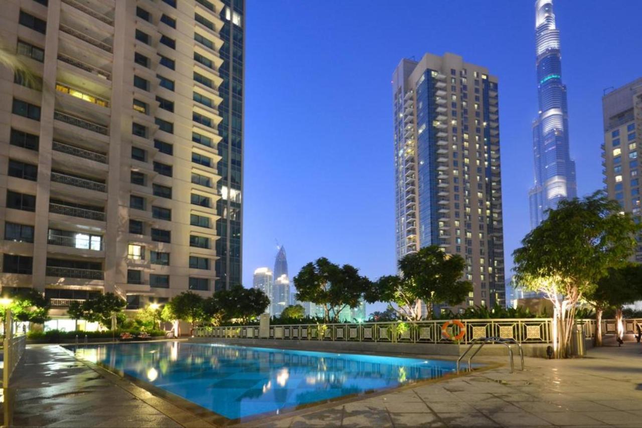 Maison Privee - Radiant Urban Retreat With Iconic Burj Khalifa Vws Dubai Exteriör bild